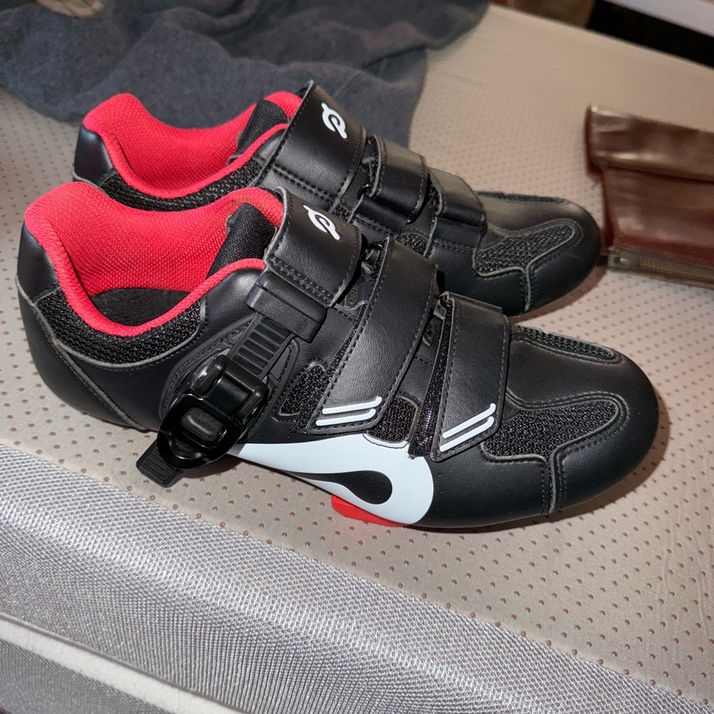 PELOTON shoes size 37